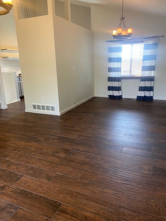 Photo - 3 Bedroom Tri-level in Woodland Hills
