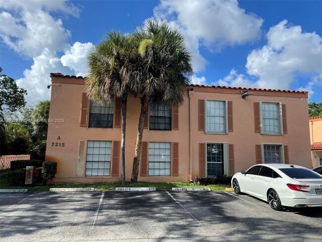 Building Photo - 7215 Miami Lakes Dr