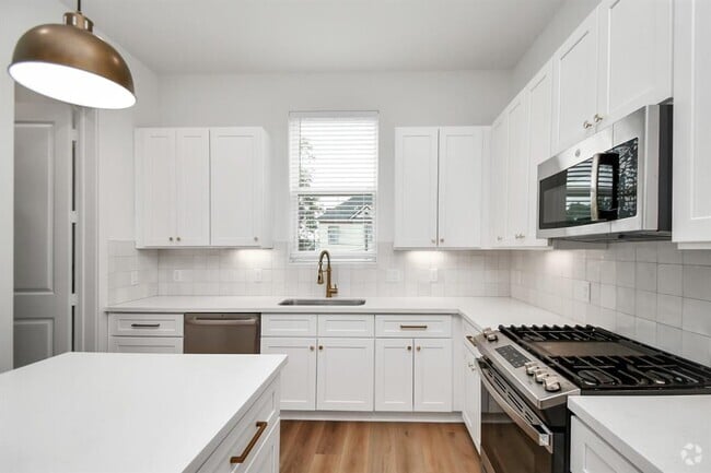 Building Photo - 2015 Cochran St Rental