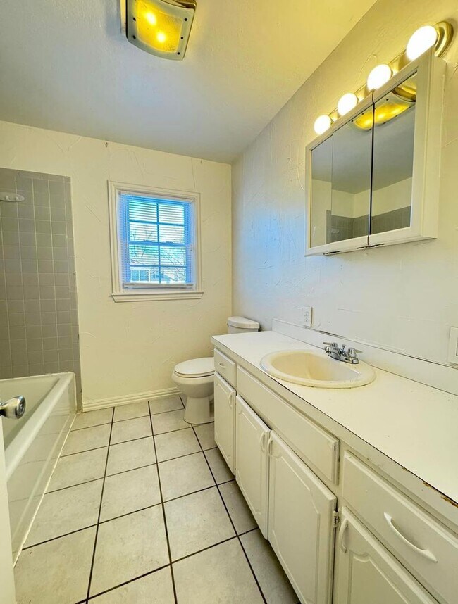 Photo - Near Tinker Airforce Base!