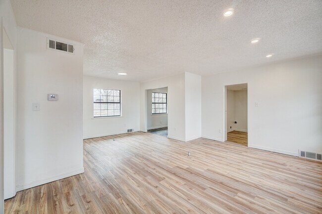 Photo - 1220 NE 47th St