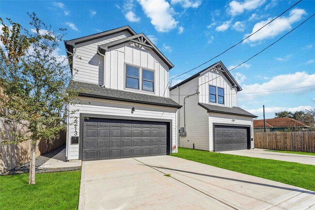 Building Photo - 2217 Lee St