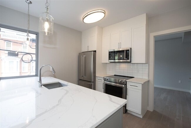Building Photo - 461 Newark Ave Unit 3E