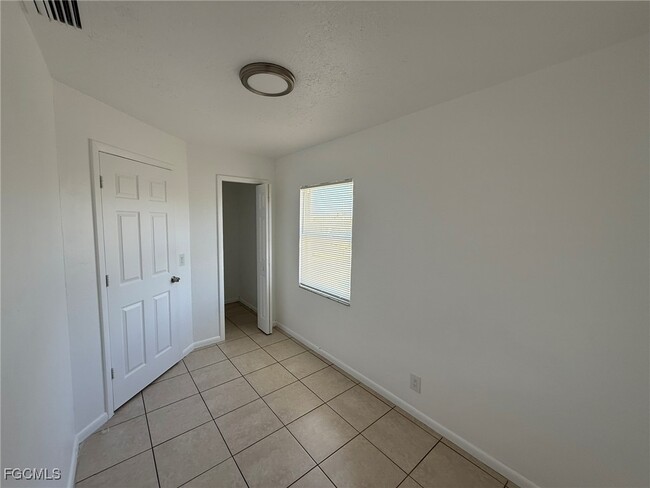 Building Photo - 11431 Char Ann Dr Unit 5 Rental