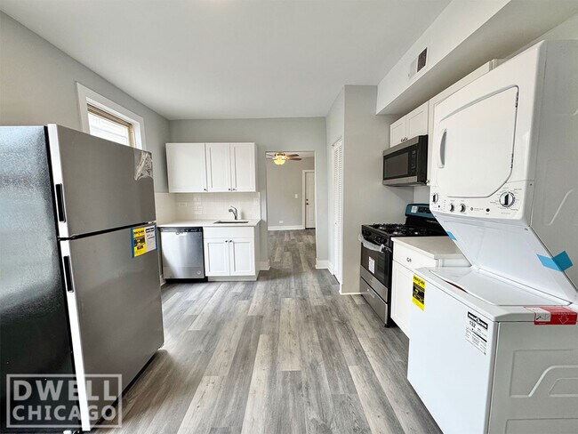 Photo - 1542 W Walton St Apartment