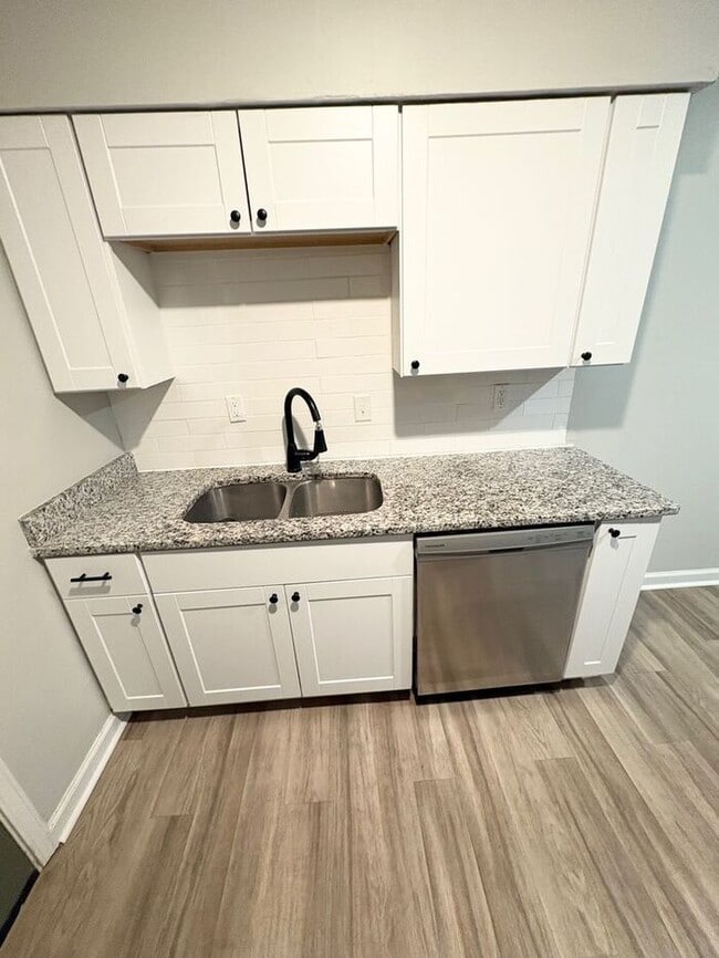 Photo - LIVE AT THE DEN THIS WINTER — FREE RENT + $995 SPECIAL