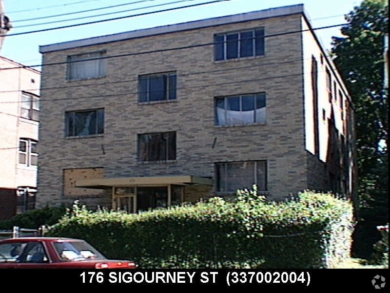 Photo - 176 Sigourney St