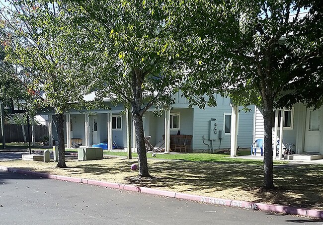 Carolina Court