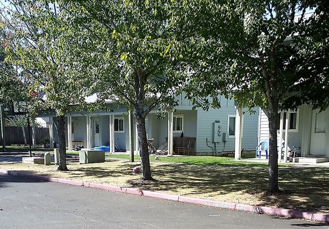 Photo - Carolina Court