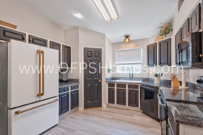 Photo - 405 Bobby Dr