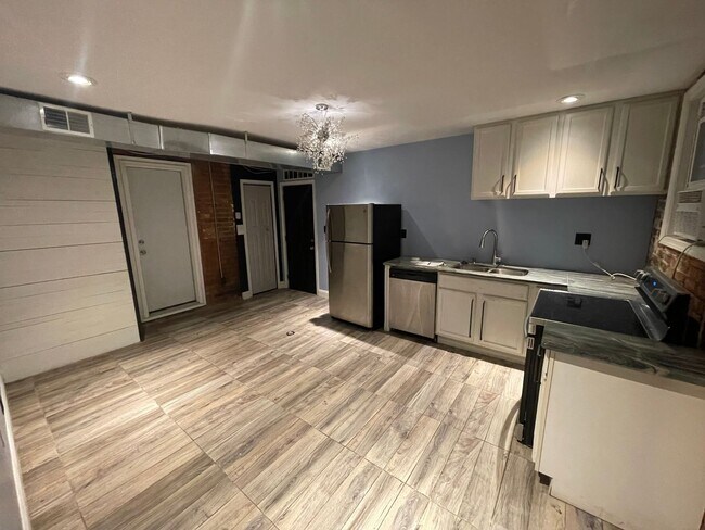 Photo - CASS D APARTMENTS-516 Kirby Unit B6