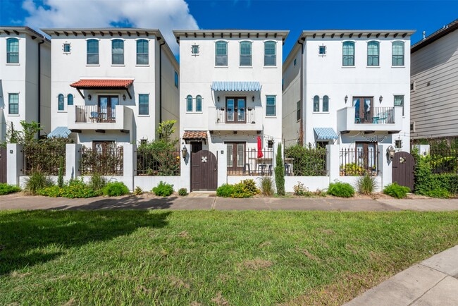 Photo - 905 W 22nd St