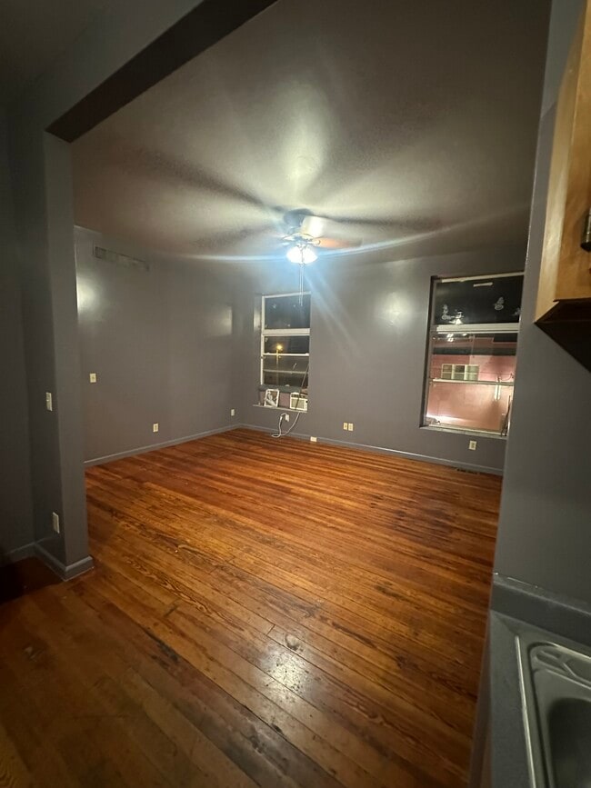 Building Photo - 998 IL-96 Unit 1-4