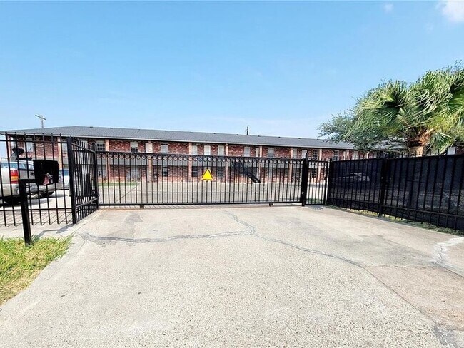 Building Photo - 402 Gastel Cir Unit 17