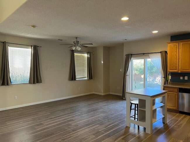 Photo - 2631 Violeta Cir SE