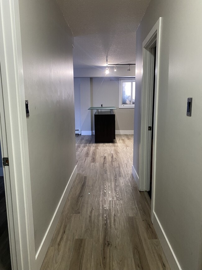 Building Photo - 1053-1010 10 St SW Unit 603