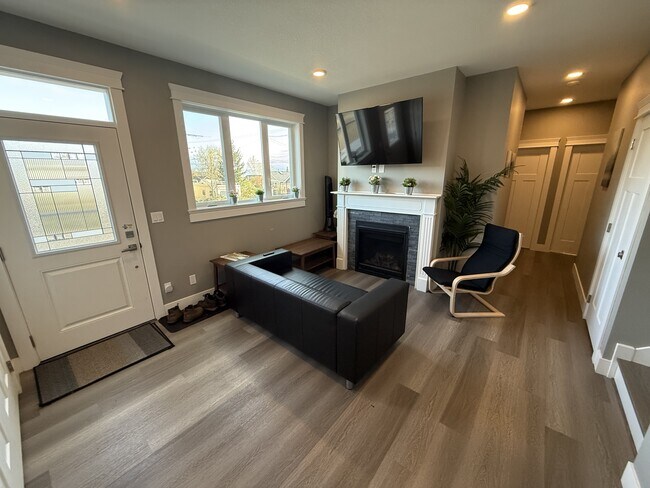 Photo - 450 Irwin St Unit 5