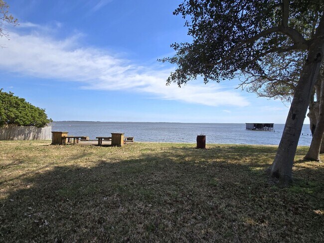 Waterfront, Newly Remodled, Brick Ranch on... - Waterfront, Newly Remodled, Brick Ranch on...