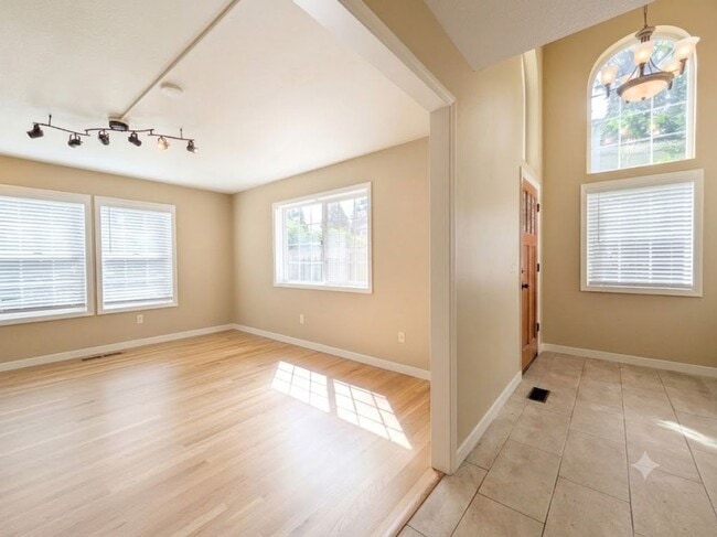 Photo - 17147 Warren Ct