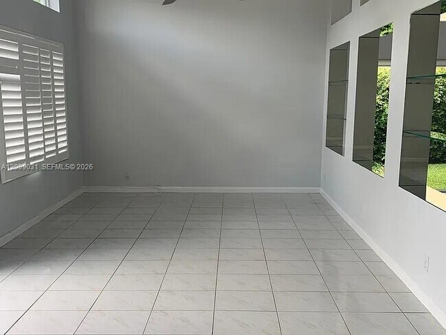 10000 NW 4th St