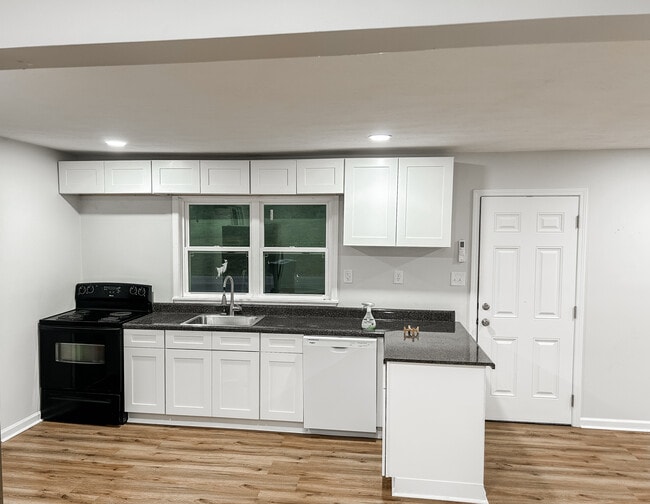 Photo - 3021 Wahl St