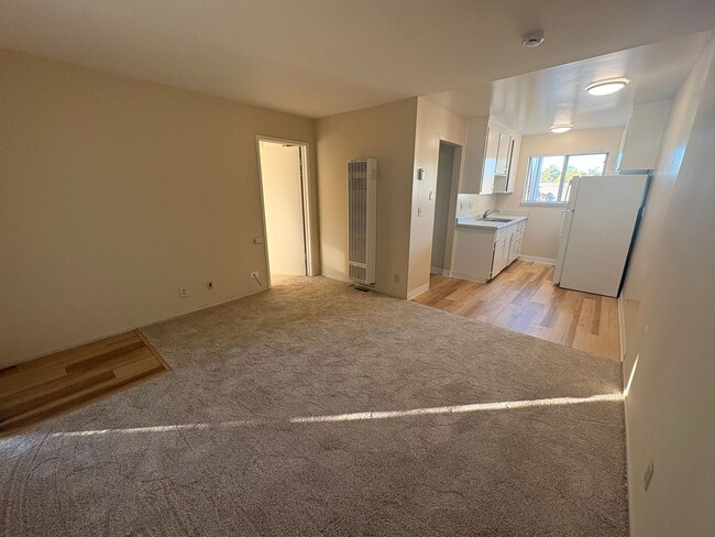 Photo - Upstairs 2 bedroom 1 bath apartment w/ assigned parking! Unit 925-30