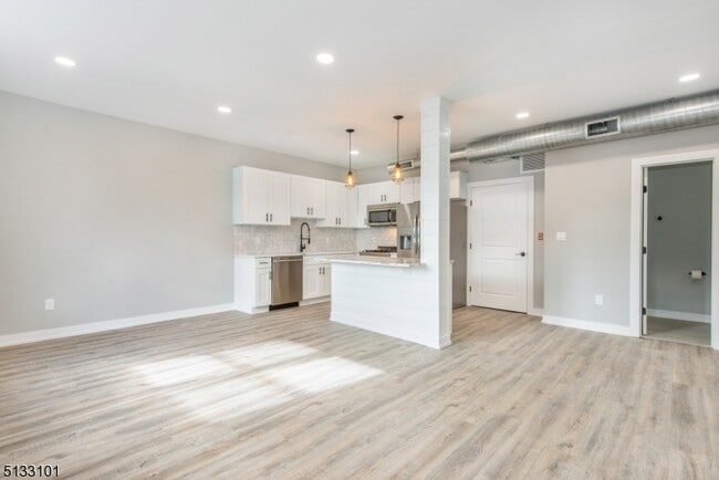 31 Berkshire Valley Rd