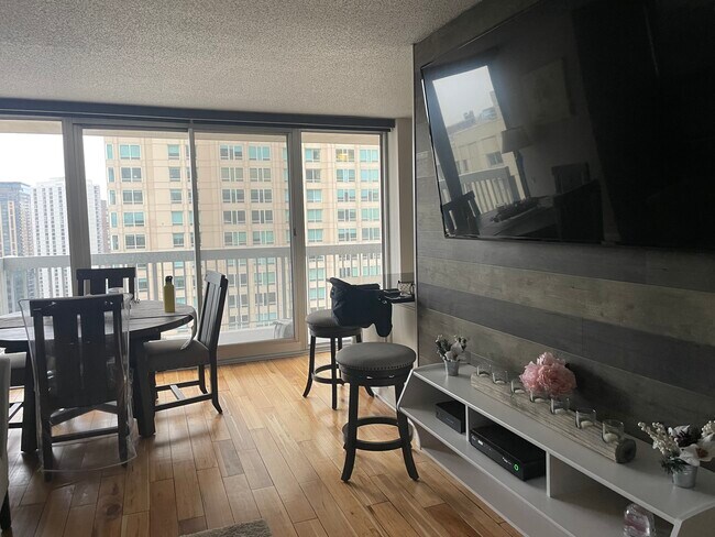 545 N Dearborn St Unit 2201