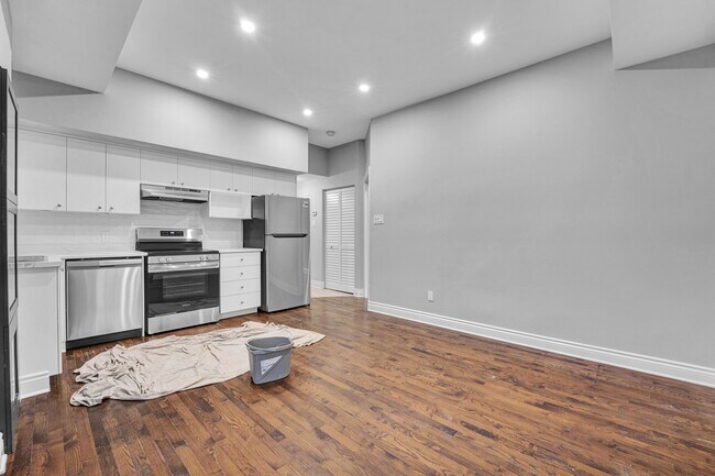 Photo - 265 Carruthers Ave