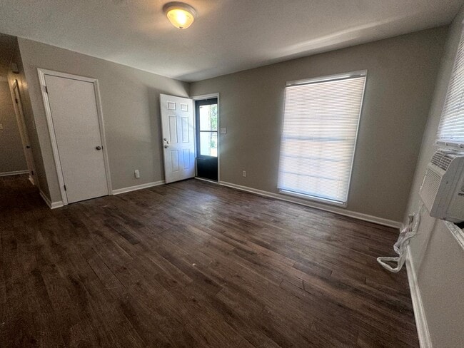Photo - 927 Fiske Dr