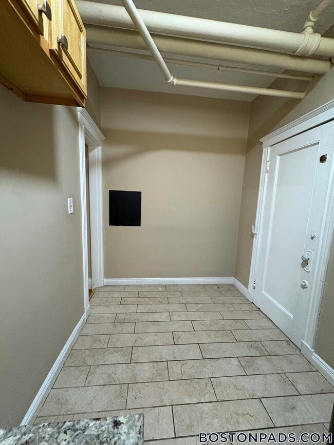 Building Photo - 32 Sidlaw Rd Rental