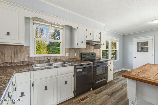 Photo - Updated 3 Bedroom Off Of Gumbranch