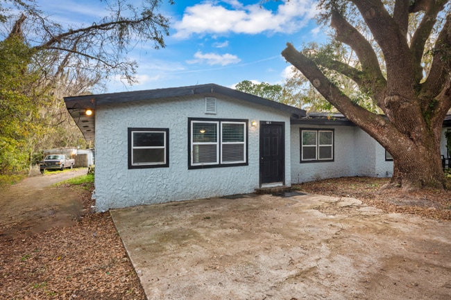 Photo - 304 Bernard Rd