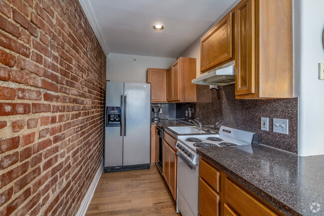 Efficiency, 450SF - Living Area - Kitchen