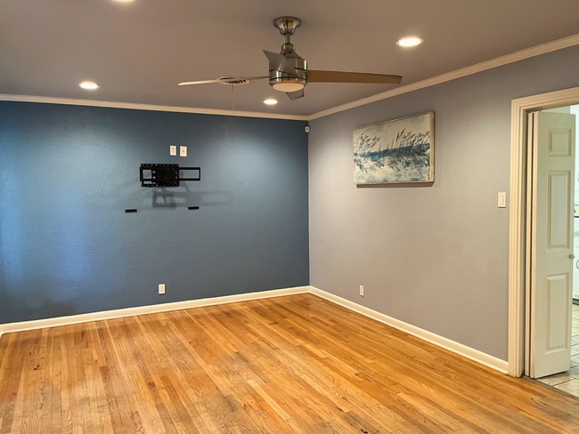 Photo - 2022 Odessa Dr