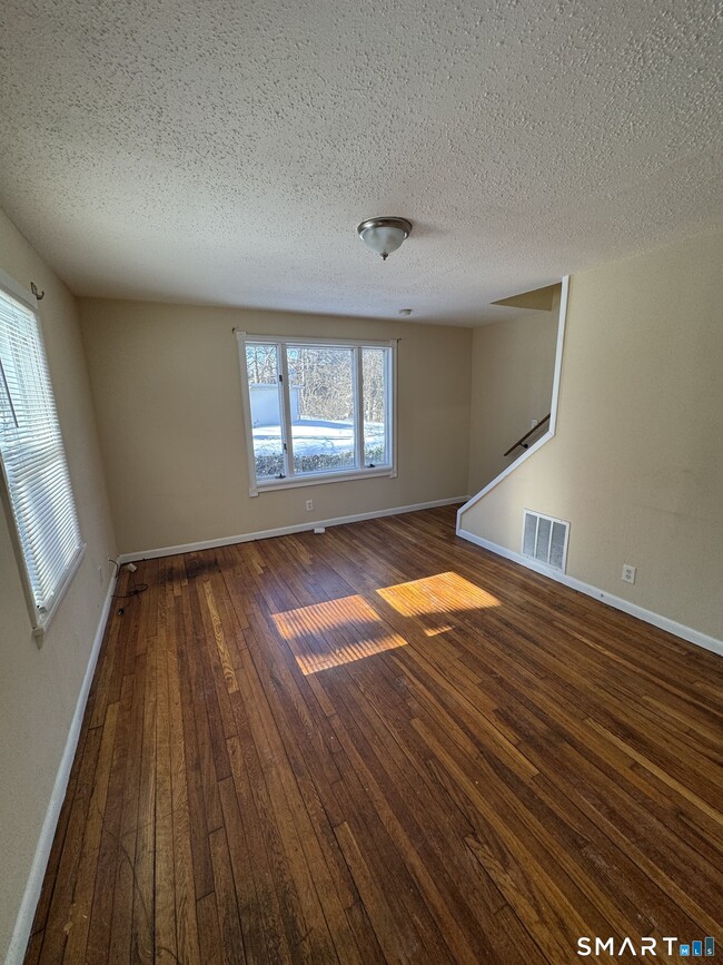 Photo - 117 Dupont Pl Unit 117