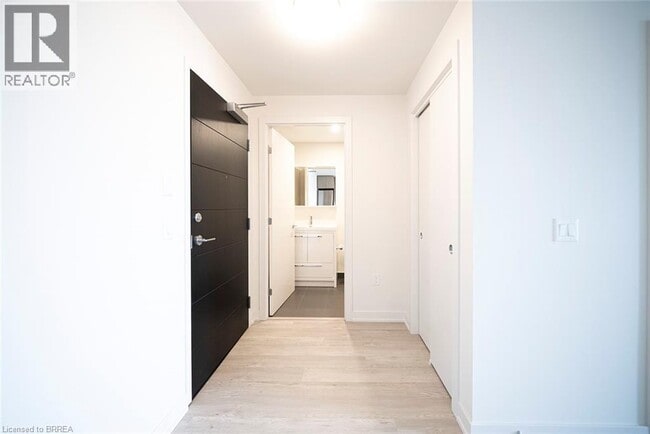 Photo - 212 King William St Unit 823