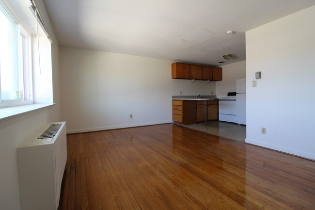 Photo - 484 Tolland St