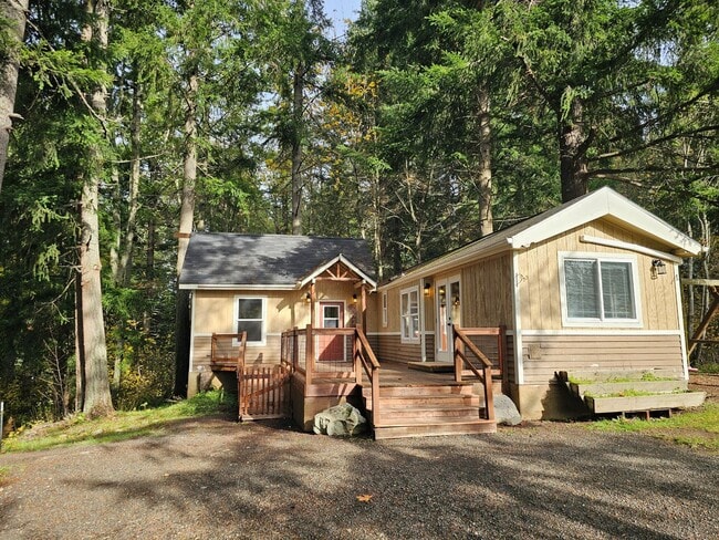 Building Photo - Must See 2 BED/1.75 Bath Home Available 10...