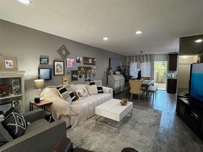 Building Photo - 8423 SW 137th Ave