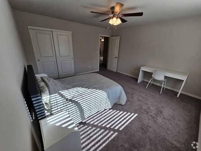 Building Photo - 1171 Twincrest Ave Unit JP503. 1171 Twincrest Ave.  - Room Three Rental
