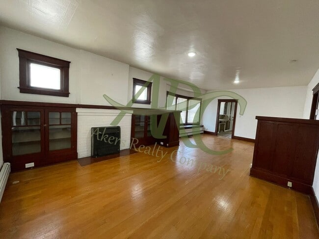 1124 Lake Ave