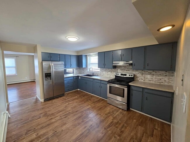 Building Photo - 901 Swift Ave Unit Lower