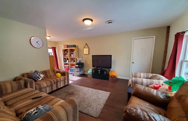 Photo - 5BR - Walk to Campus!