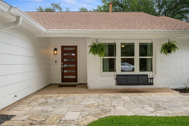 Photo - 4902 Pelham Dr