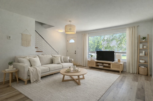 Building Photo - Updated 2 Bedroom 1 Bathroom Townhome in Corunna, ON !!! Unit B03