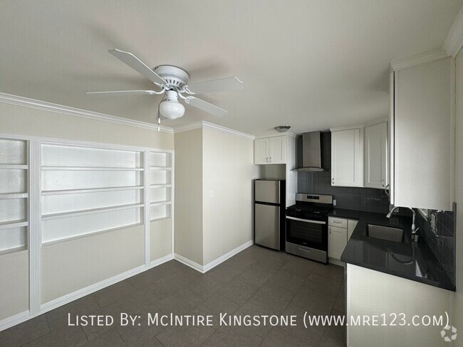 Building Photo - Ask for Move-in Specials | Beautiful 1BD/1... Unit B Rental