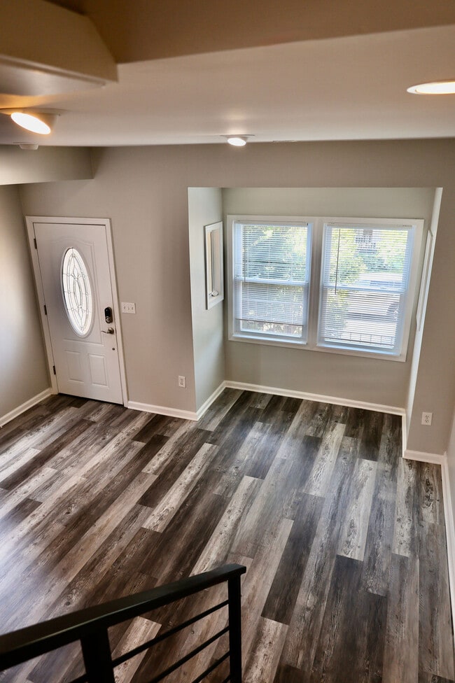 Photo - 715 Somerset Pl NW