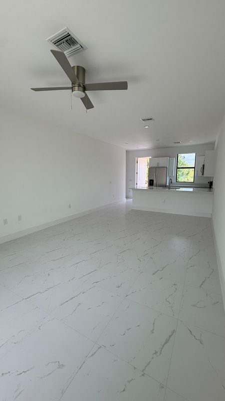 Photo - 496 Loretta Ave S