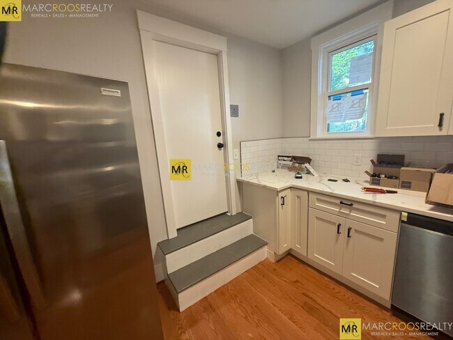 Building Photo - 116 Marginal St Unit 1